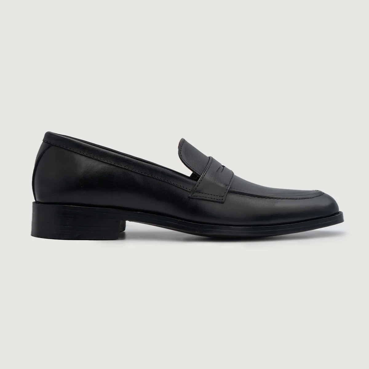 Black Full-Grain leather Loafers - Strukturë e qepur Goodyear welt dhe maja e këpucës