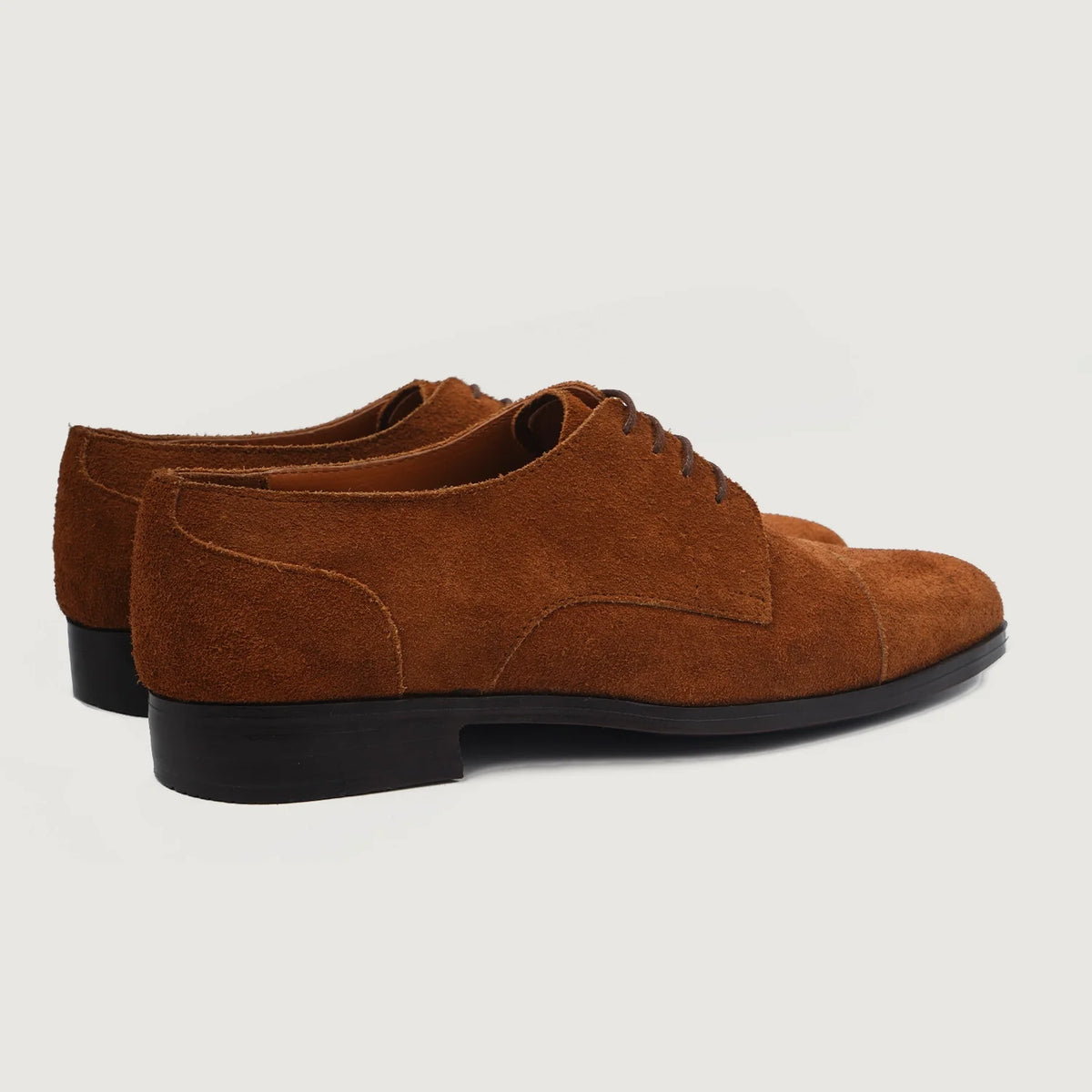 High-Traction Rubber Outsole & Lug Tread Pattern on Attorney Derby Kafe Suede Këpucë lëkure për Meshkuj For Men