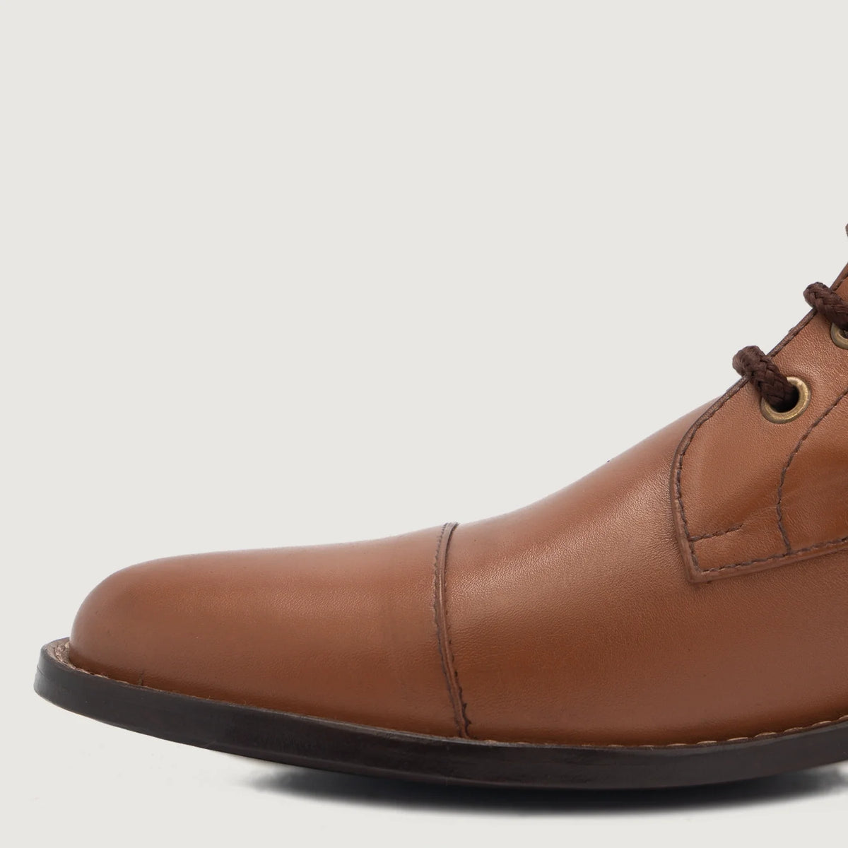 High-Traction Rubber Outsole & Lug Tread Pattern on Knight Derby Kafe e çelët Çizme lëkure për Meshkuj For Men