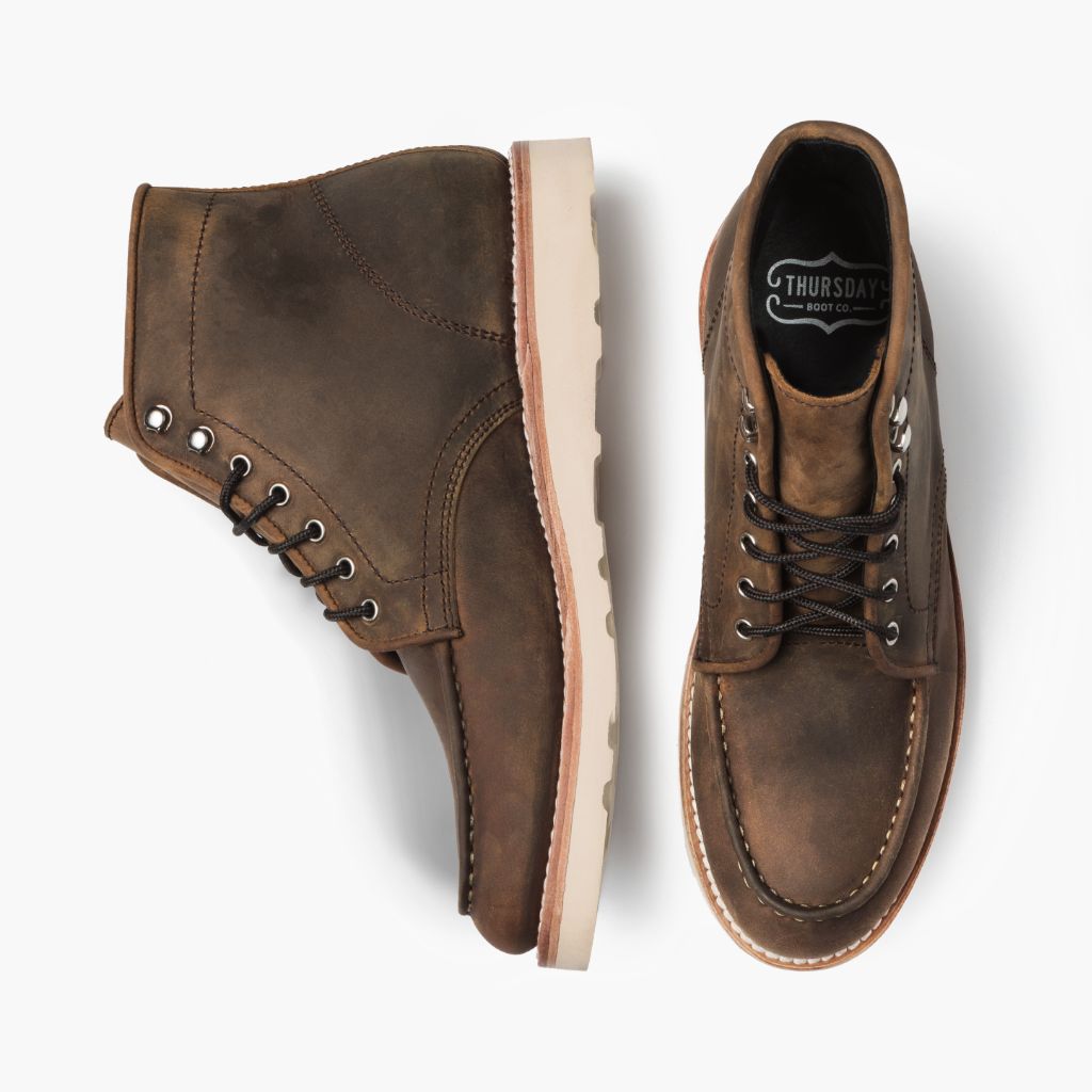 High-Traction Rubber Outsole & Lug Tread Pattern on Diplomat Burnt Copper Çizme lëkure për Meshkuj