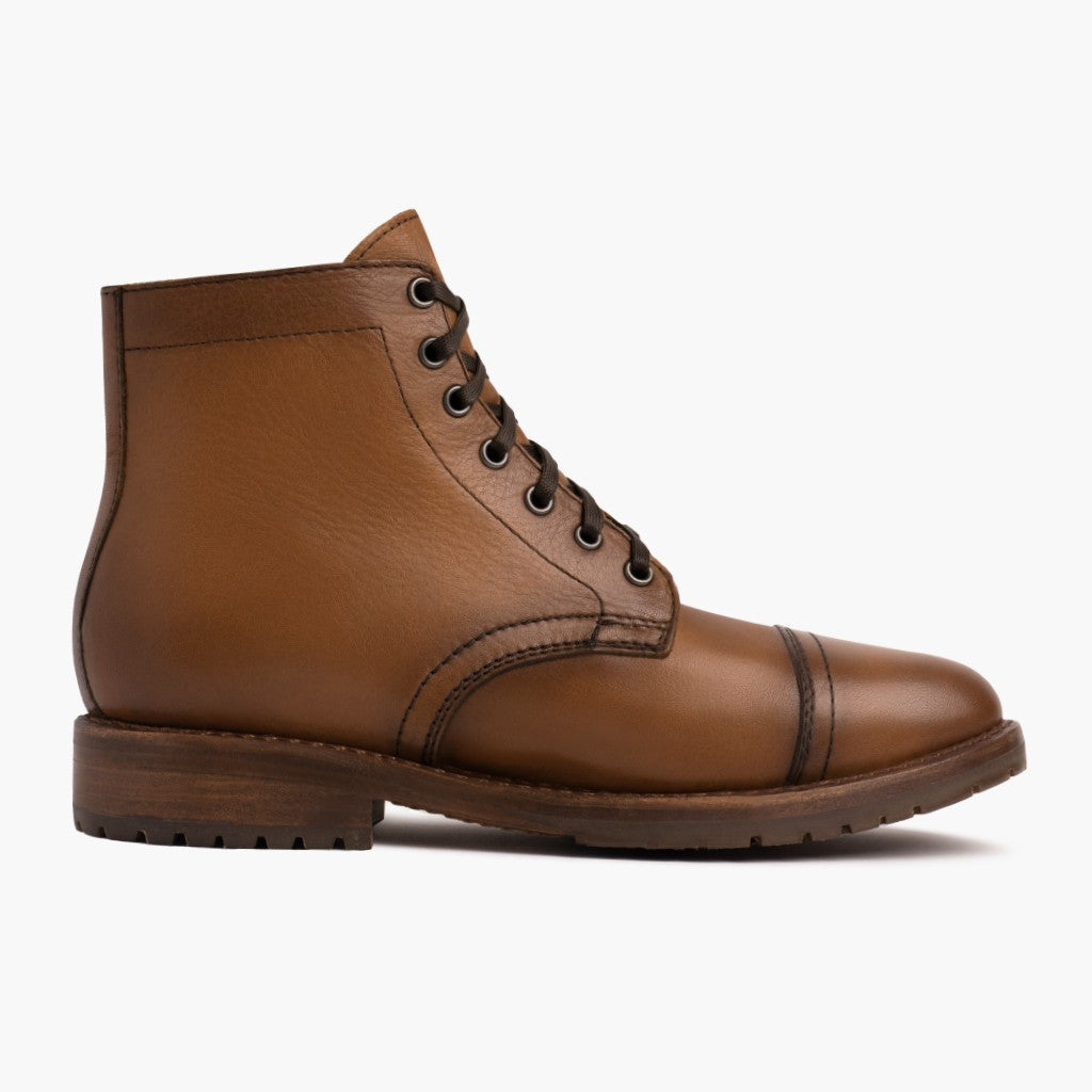 High-Traction Rubber Outsole & Lug Tread Pattern on Major Cuero Çizme lëkure për Meshkuj