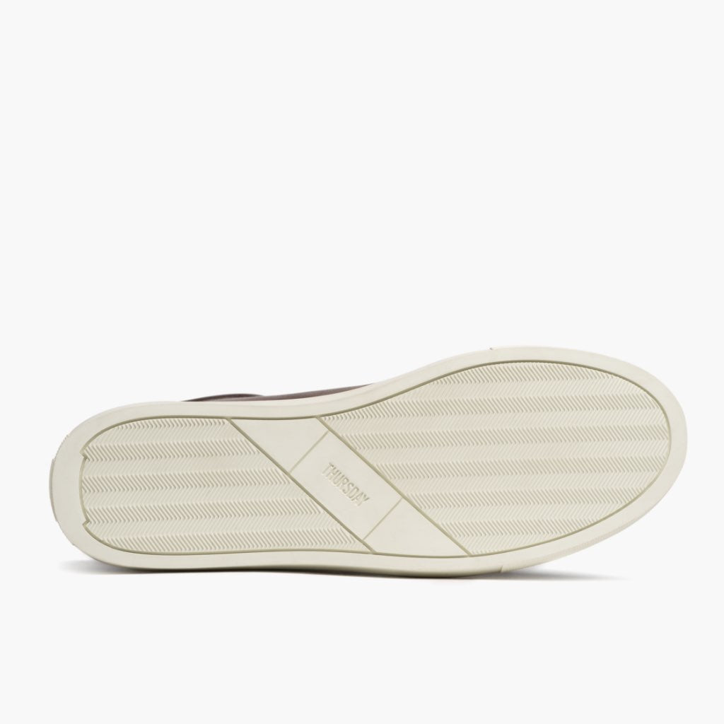 High-Traction Rubber Outsole & Lug Tread Pattern on Premier Low Top Coffee Atlete lëkure për Meshkuj For Men