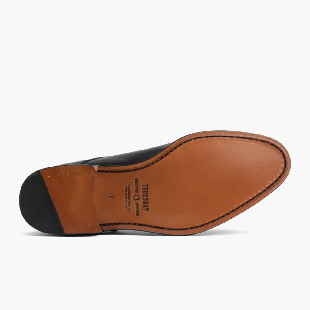 High-Traction Rubber Outsole & Lug Tread Pattern on Saint E zezë Mokasina lëkure për Meshkuj For Men