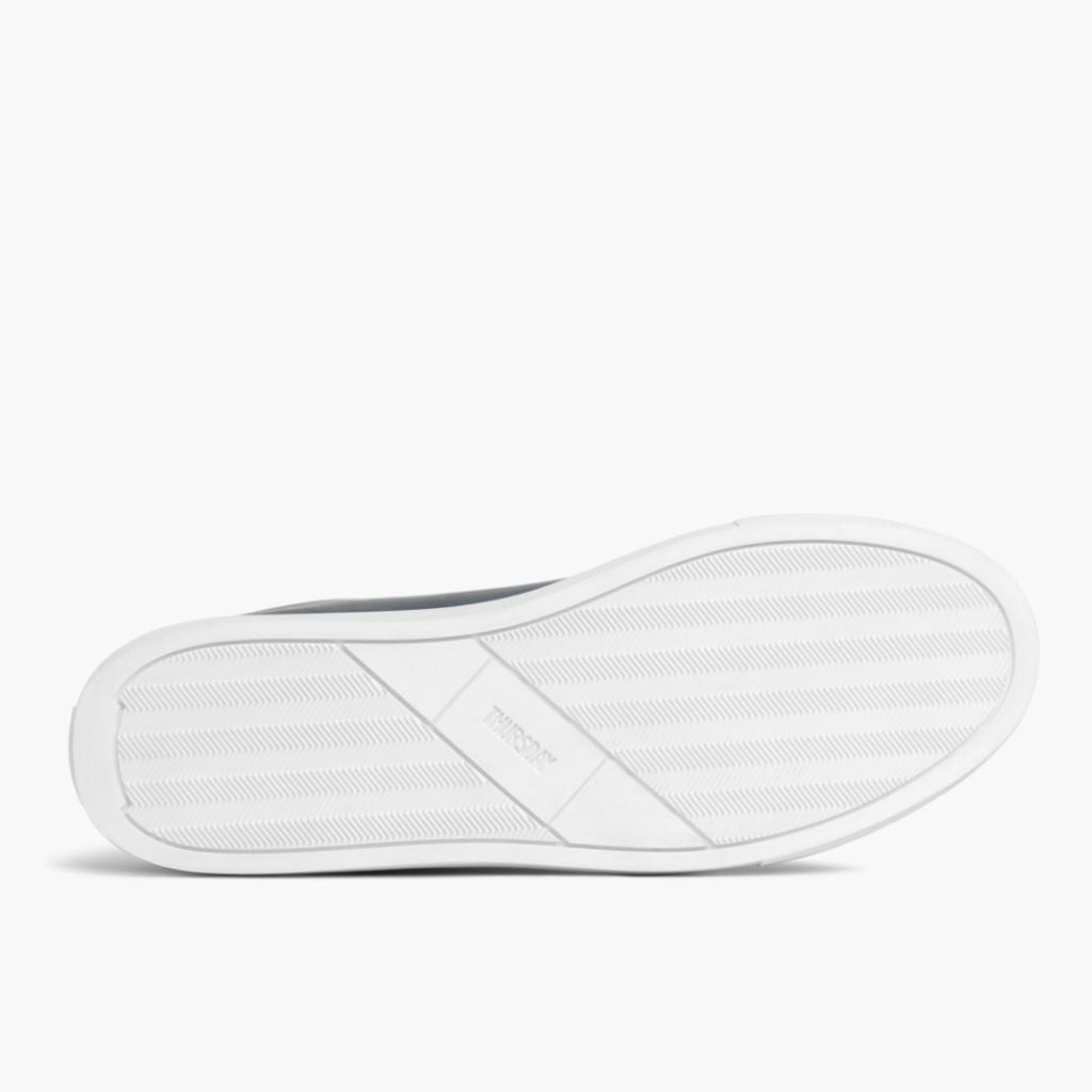 High-Traction Rubber Outsole & Lug Tread Pattern on Premier Low Top Deep Blu Atlete lëkure për Meshkuj For Men