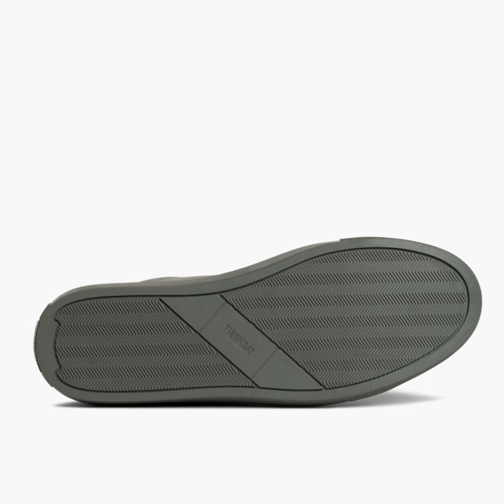 High-Traction Rubber Outsole & Lug Tread Pattern on Premier Low Top Grey Atlete lëkure për Meshkuj For Men