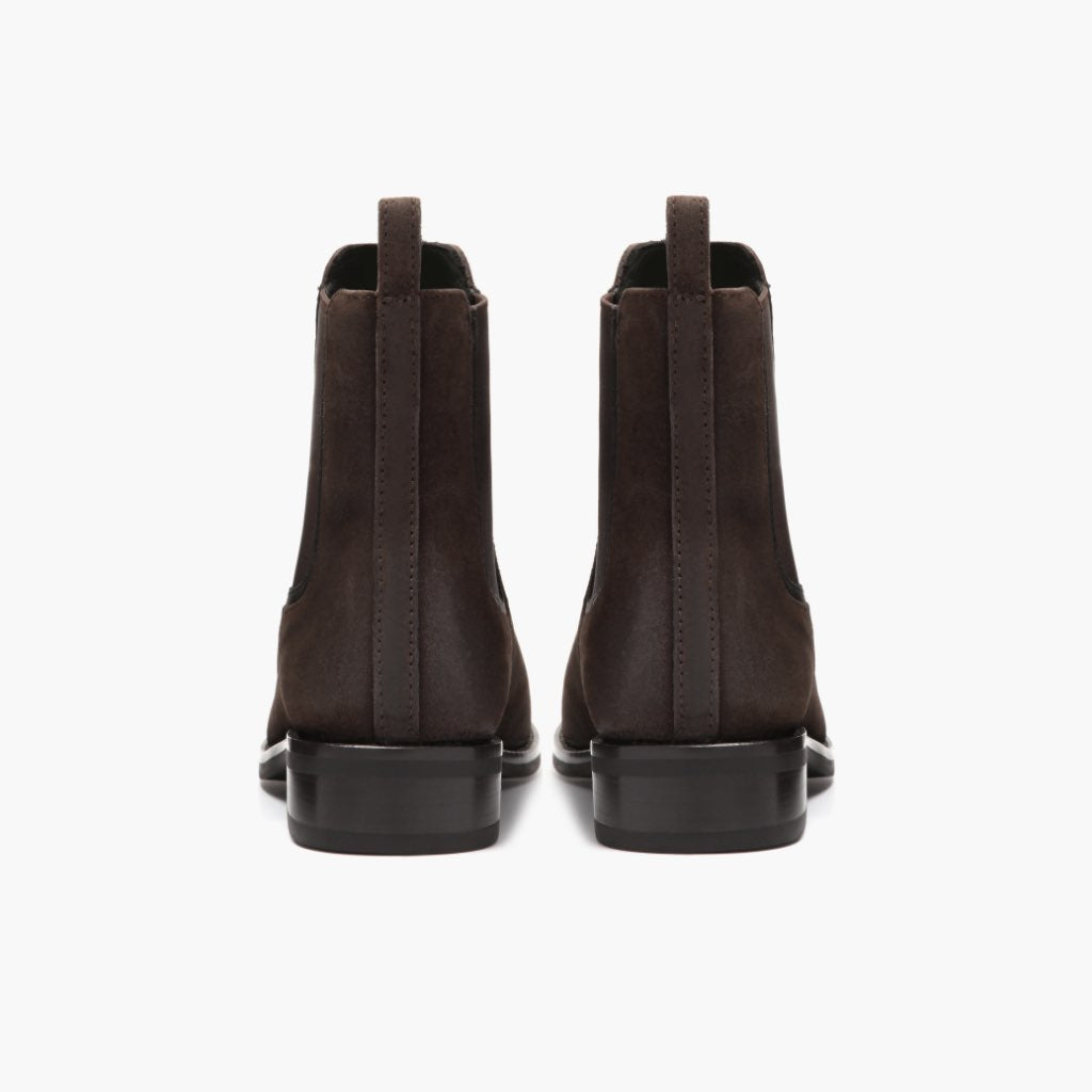 High-Traction Rubber Outsole & Lug Tread Pattern on Duchess Dark Kafe Suede Çizme lëkure për Femra