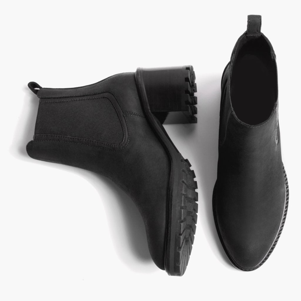 High-Traction Rubber Outsole & Lug Tread Pattern on Knockout E zezë Matte Çizme lëkure për Femra