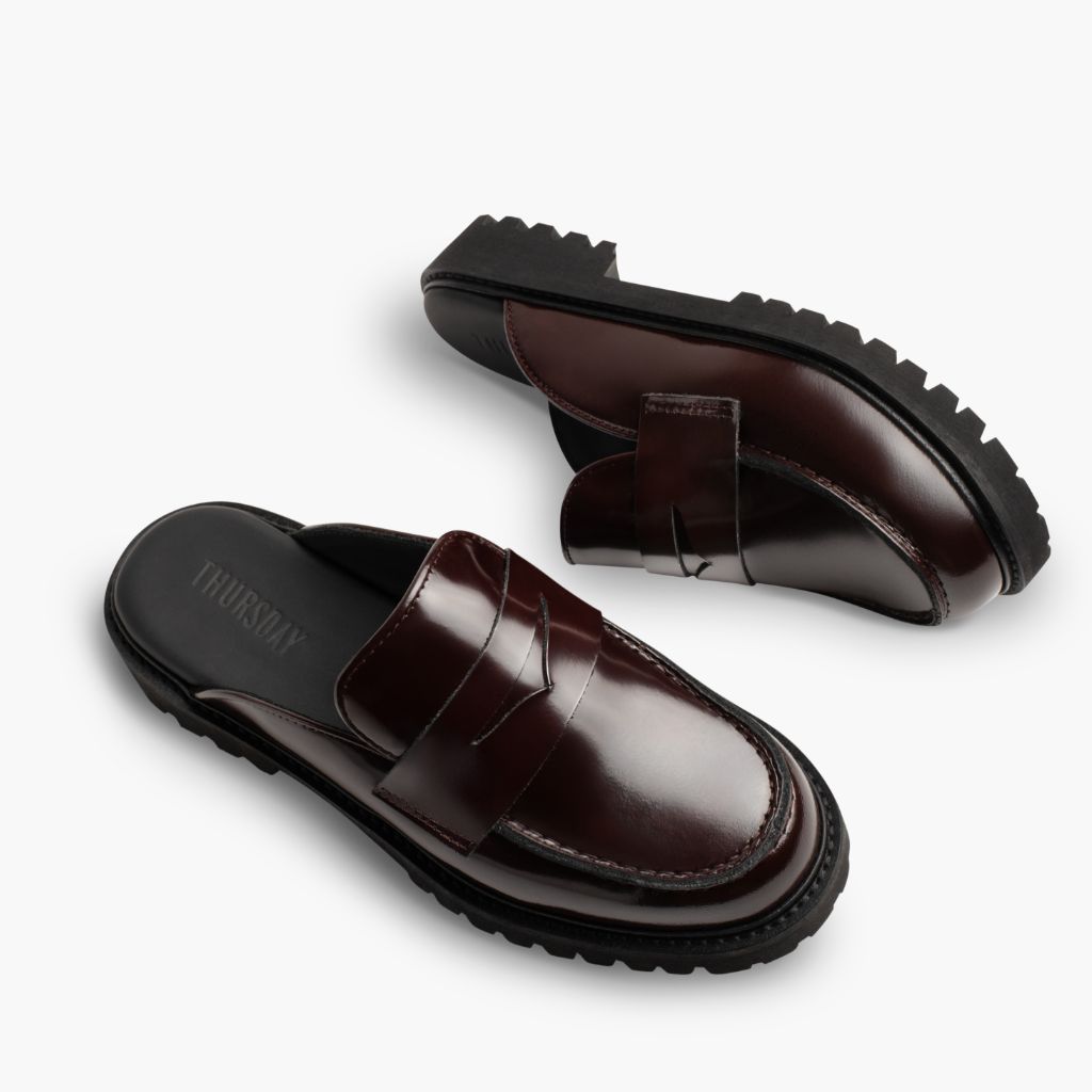 High-Traction Rubber Outsole & Lug Tread Pattern on Penny Mule Burgundi Çizme lëkure për Femra