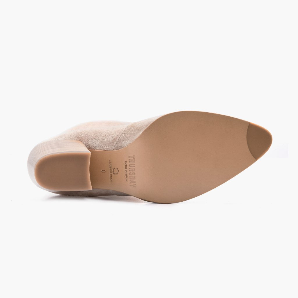 High-Traction Rubber Outsole & Lug Tread Pattern on Tempest Sand Çizme lëkure për Femra