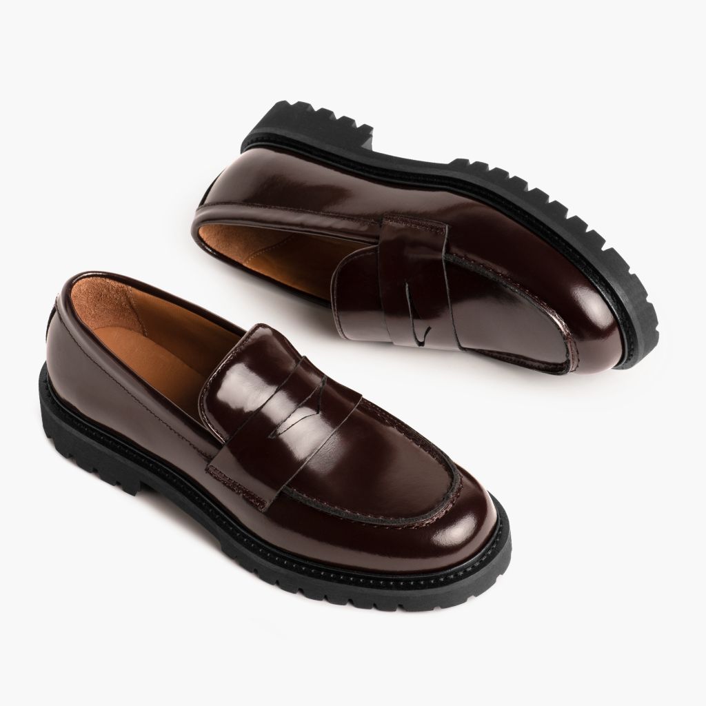 High-Traction Rubber Outsole & Lug Tread Pattern on Penny Burgundi Çizme lëkure për Femra