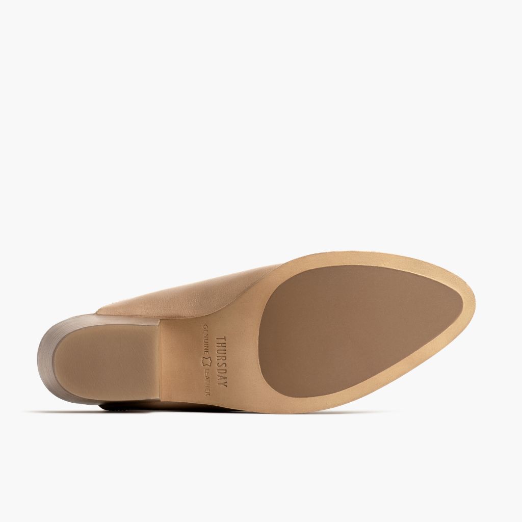 High-Traction Rubber Outsole & Lug Tread Pattern on Breeze Milk Coffee Çizme lëkure për Femra