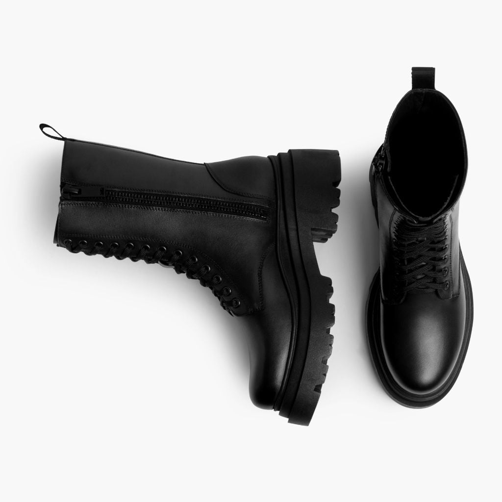 High-Traction Rubber Outsole & Lug Tread Pattern on Fatale E zezë Çizme lëkure për Femra