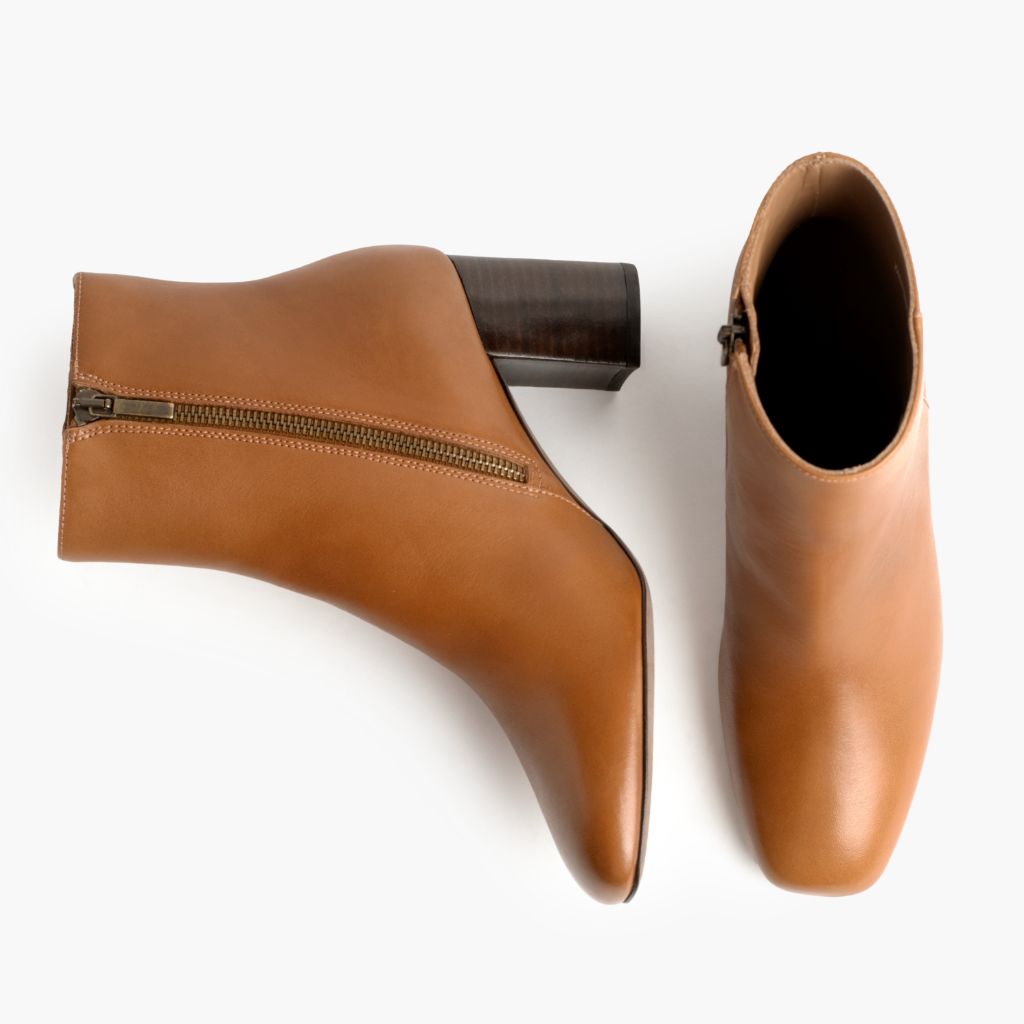 High-Traction Rubber Outsole & Lug Tread Pattern on High Standard Toffee Çizme lëkure për Femra