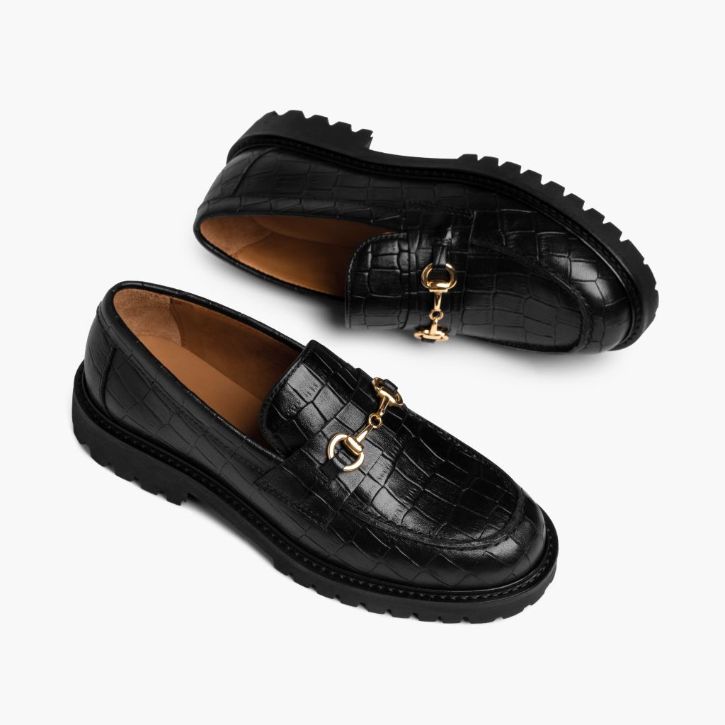 High-Traction Rubber Outsole & Lug Tread Pattern on Penny E zezë & Gold Croco Mokasina lëkure për Femra