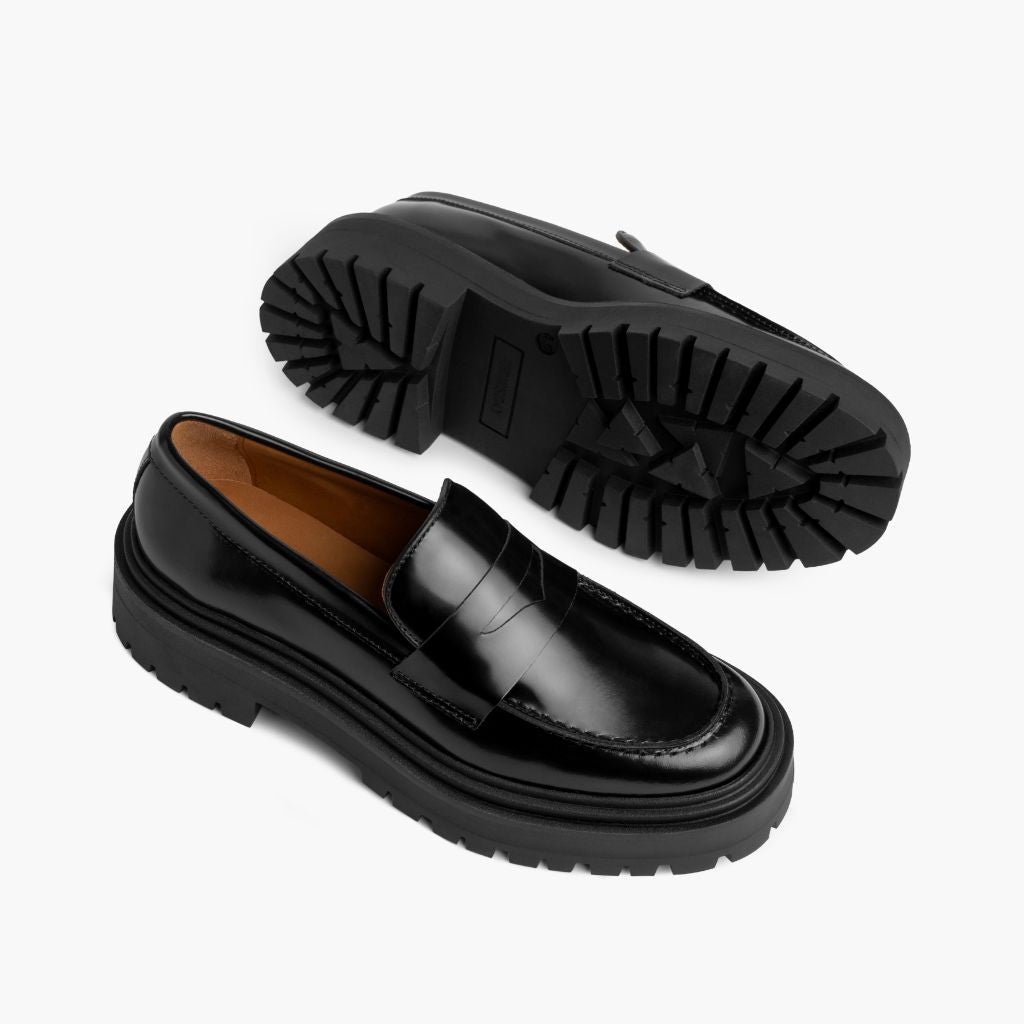 High-Traction Rubber Outsole & Lug Tread Pattern on Penny Platform E zezë Mokasina lëkure për Femra