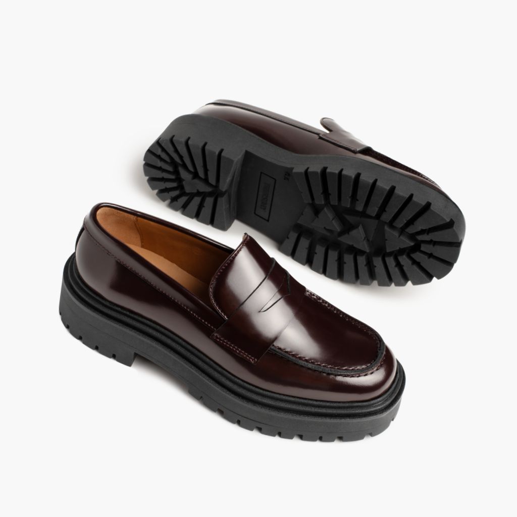 High-Traction Rubber Outsole & Lug Tread Pattern on Penny Platform Burgundi Çizme lëkure për Femra