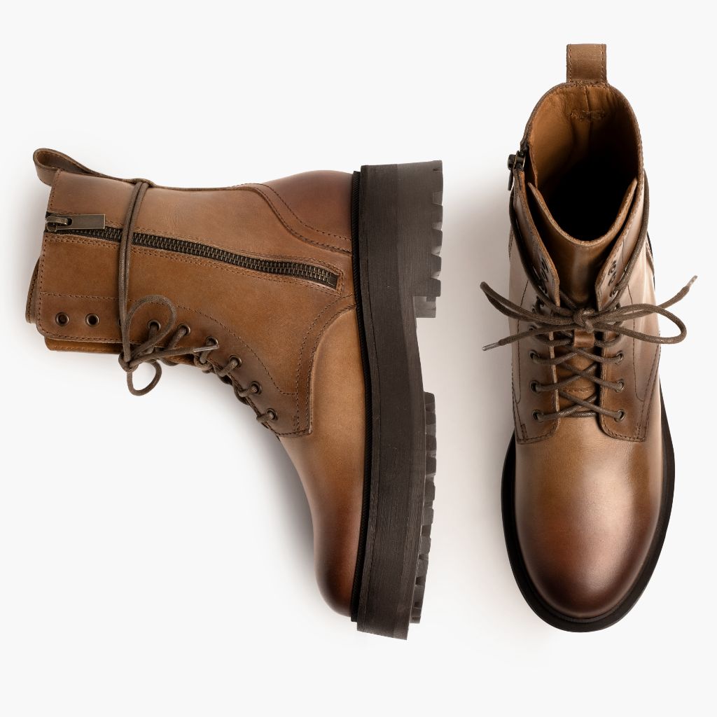 High-Traction Rubber Outsole & Lug Tread Pattern on Quest Natural Çizme lëkure për Femra