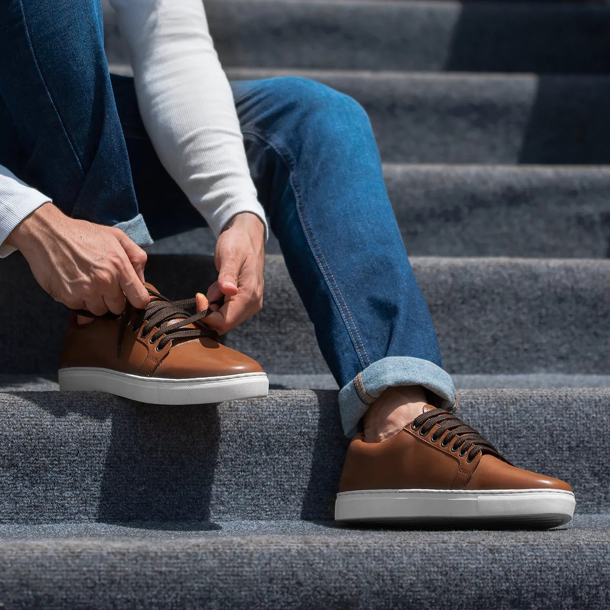 High-Traction Rubber Outsole & Lug Tread Pattern on Murphy Low Top Kafe e çelët Atlete lëkure për Meshkuj