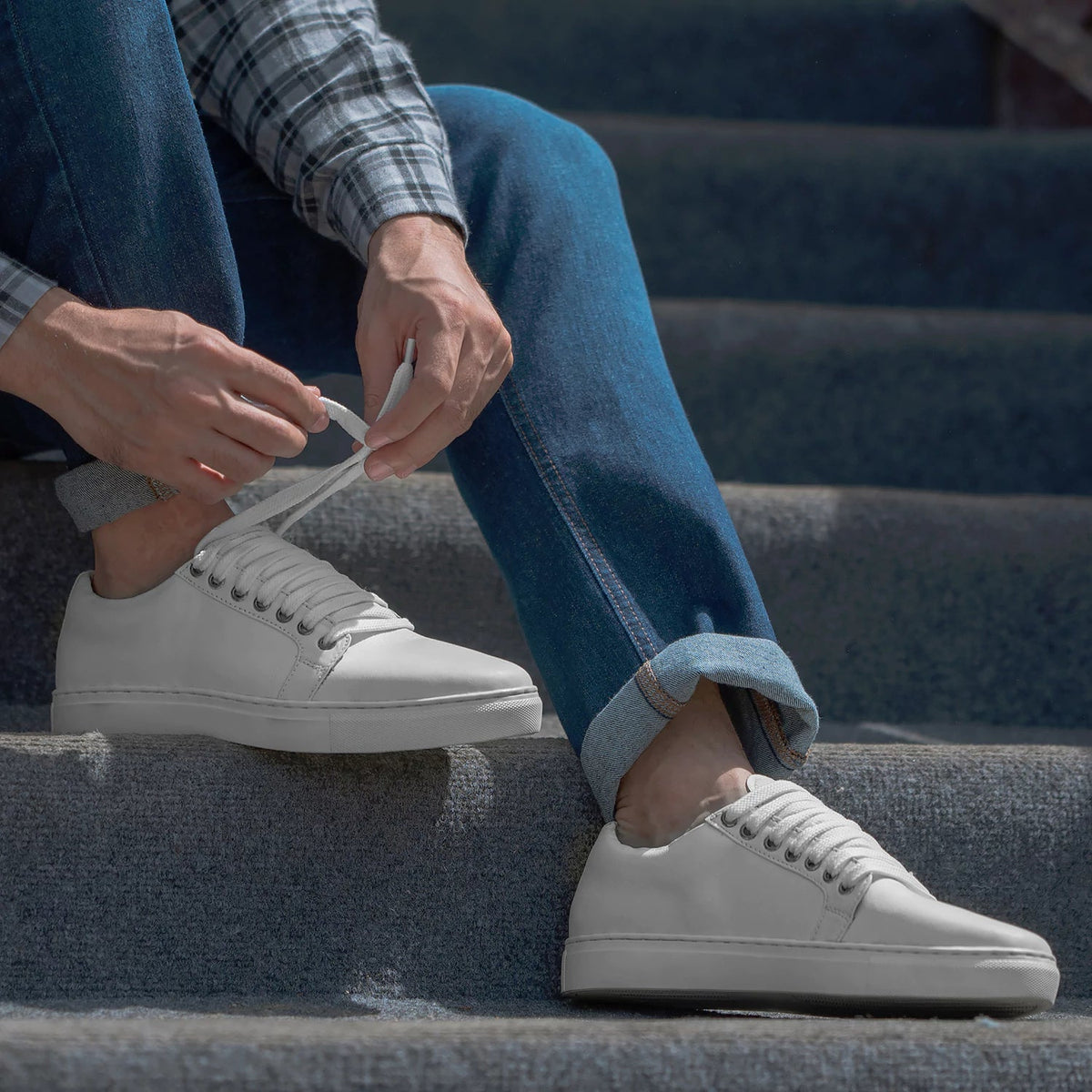 High-Traction Rubber Outsole & Lug Tread Pattern on Murphy Low Top White Atlete lëkure për Meshkuj