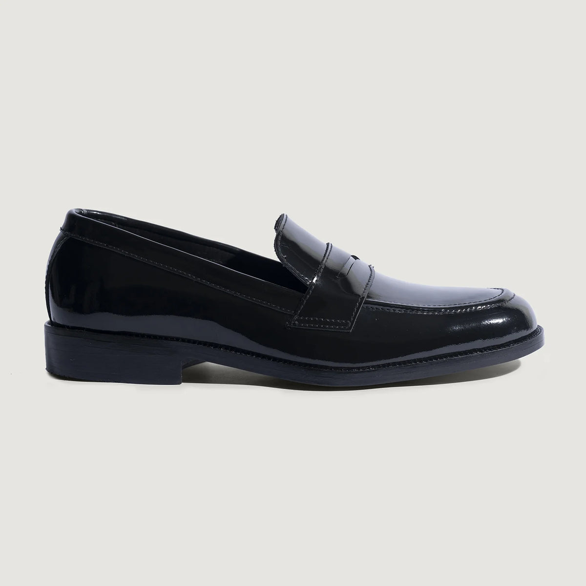 Patent Black Full-Grain leather Loafers - Strukturë e qepur Goodyear welt dhe maja e këpucës