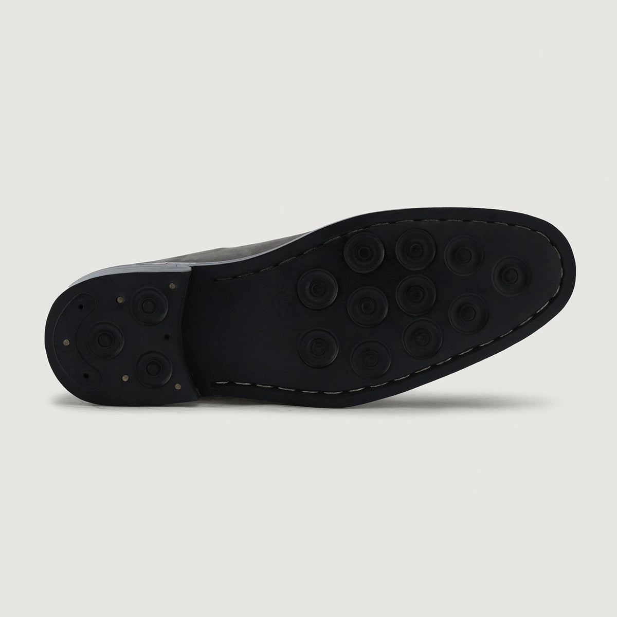 Clarkson Chelsea Grey Nubuck Çizme lëkure - StudGuard për Meshkuj - Pjesë e pasme e thembrës e përforcuar dhe qepje dyshe precize