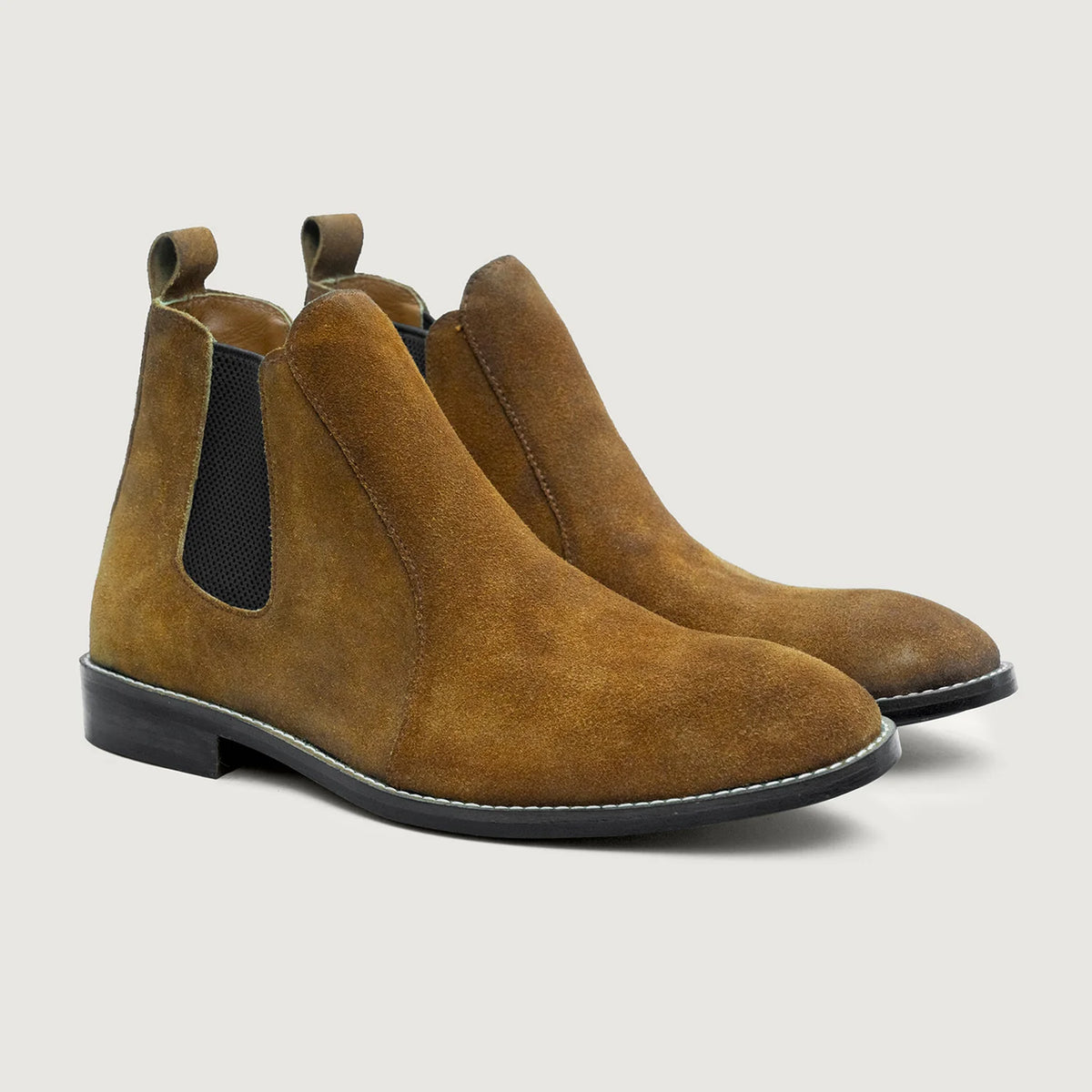 Clarkson Chelsea Kafe Suede Çizme lëkure - StudGuard për Meshkuj in Brown Goatskin Suede - Pamje anësore | Bli online