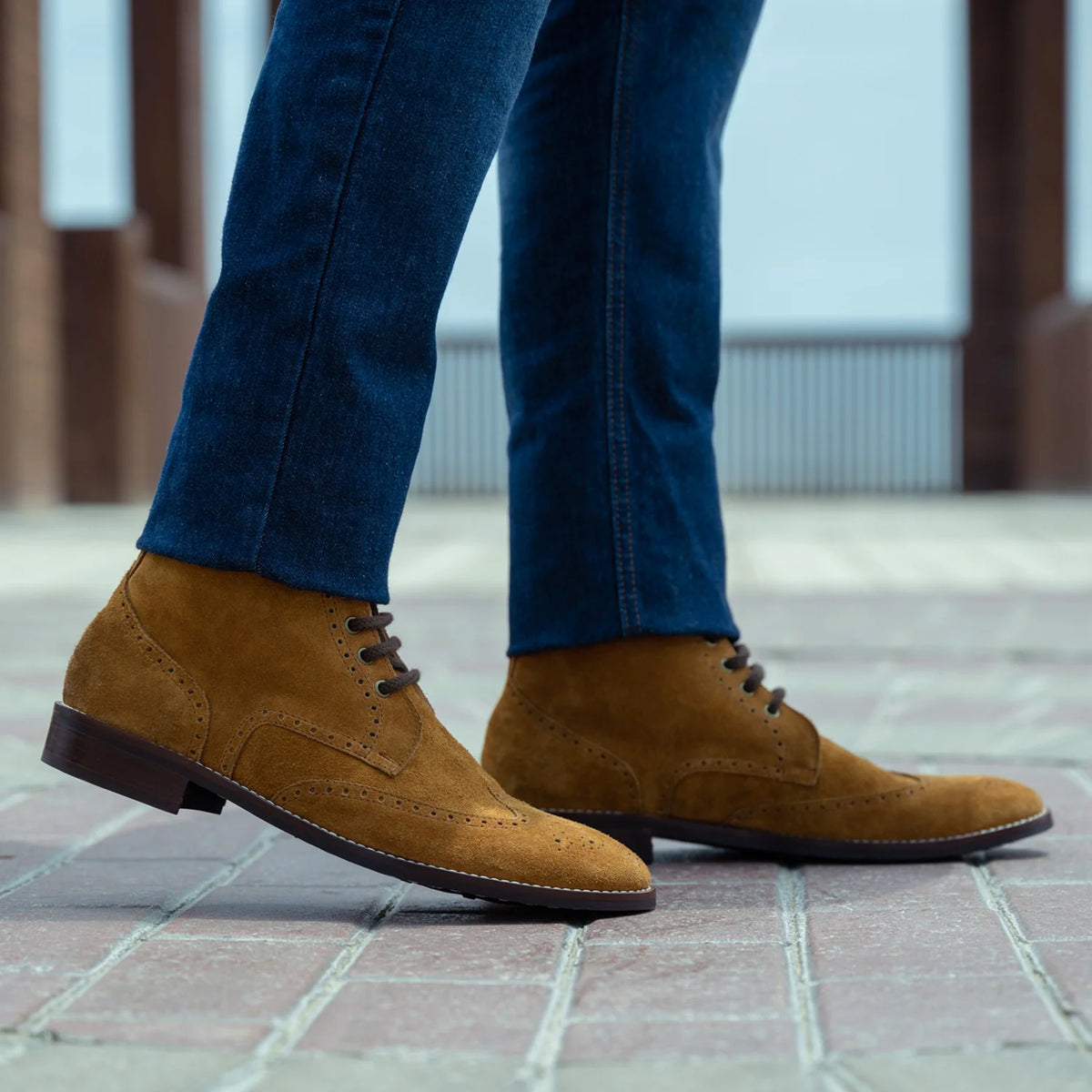 Tailored Rib Cuffs & Hem Craftsmanship Construction Detail on Duster Brogues Derby Kafe Suede Çizme lëkure - StudGuard për Meshkuj