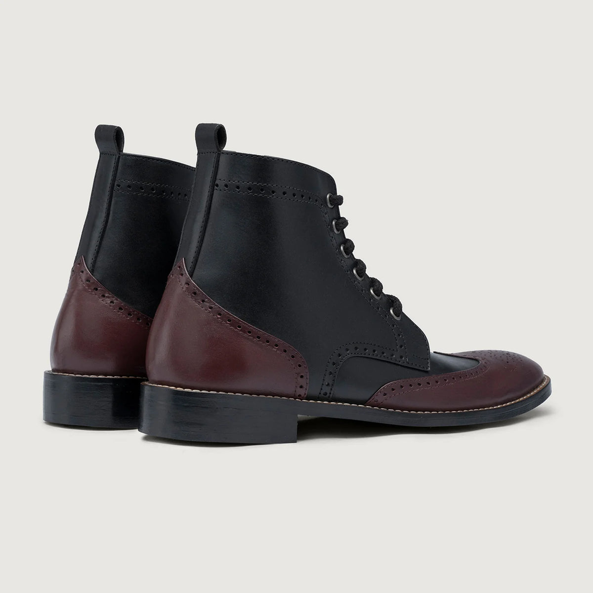 Duster Brogues Derby Maroon Black Leather Boots StudGuard For Men - Pamje anësore me prerje ergonomike të mëngëve