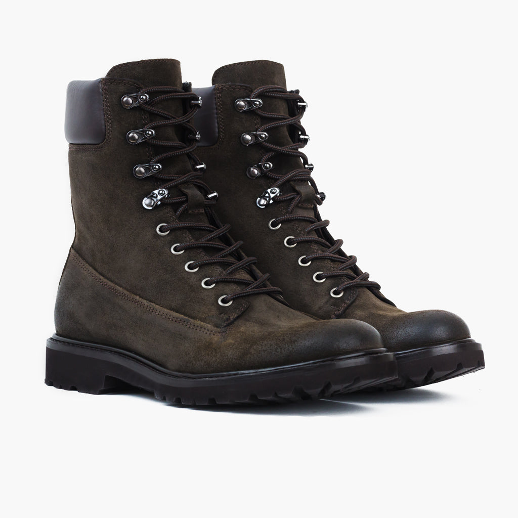 Explorer Dark Olive Suede Çizme lëkure për Meshkuj in Olive Goatskin Suede - Pamje anësore | Bli online