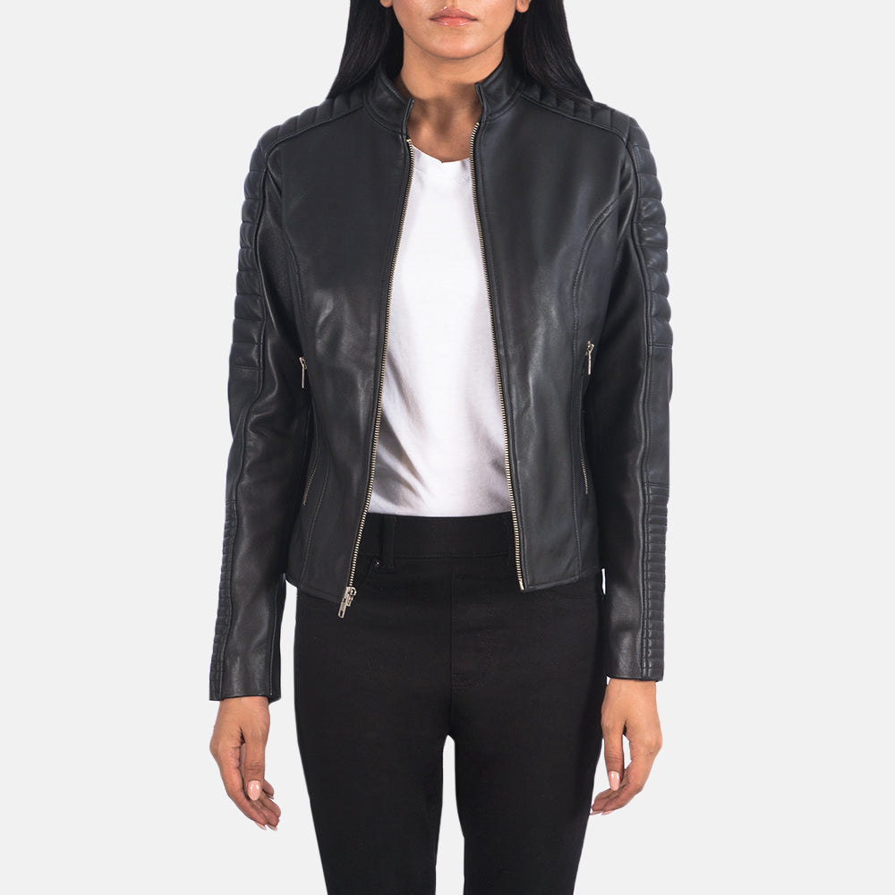 
Adalyn E tegelisur E zezë Xhaketë Motociklisti Lëkure për Femra in Black Sheepskin Leather - Pamje ballore dhe siluetë e përshtatur | Bli online