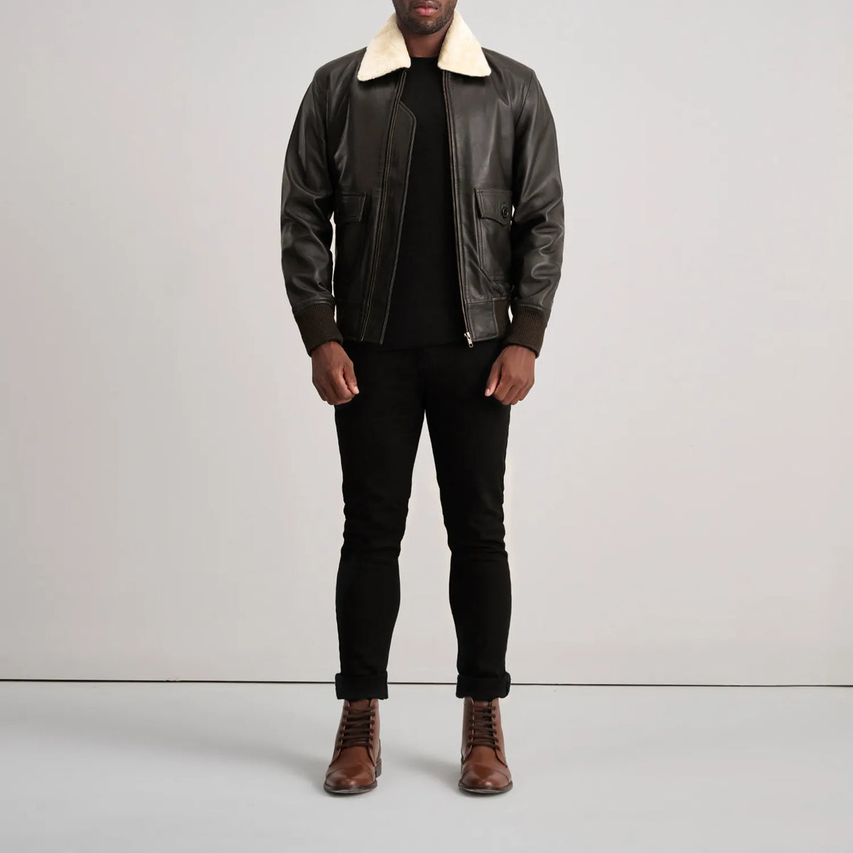
Airin G-1 Kafe & Cream Xhaketë Bomber Lëkure për Meshkuj - Pamje anësore me prerje ergonomike të mëngëve