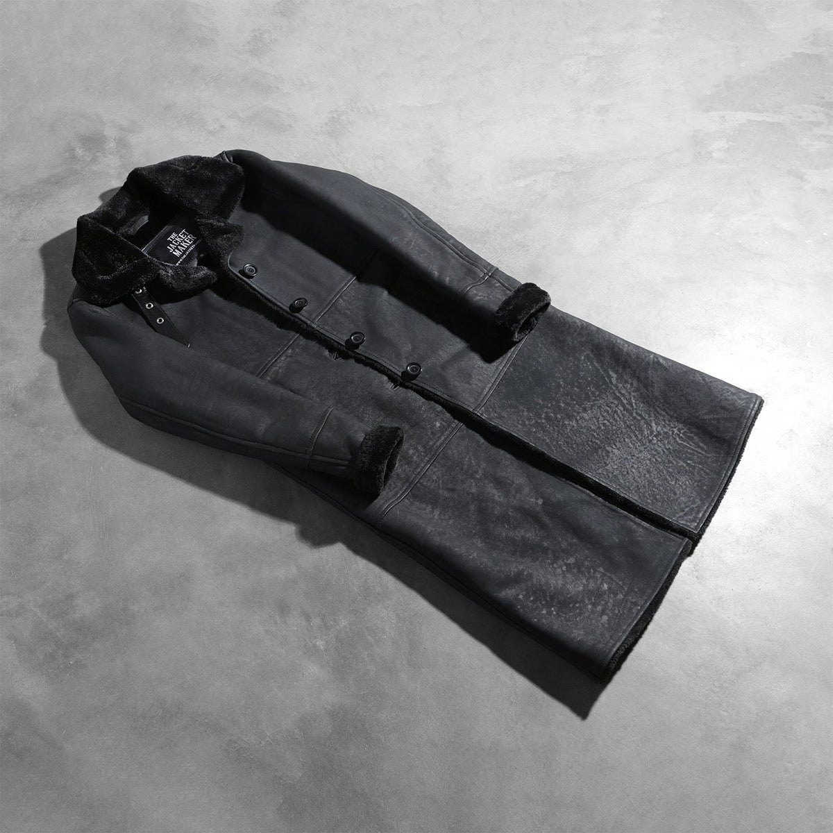 
Open Hem & Hem Craftsmanship Construction Detail on Alina Shearling E zezë Pallto Lëkure për Femra