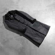 
Open Hem & Hem Craftsmanship Construction Detail on Alina Shearling E zezë Pallto Lëkure për Femra