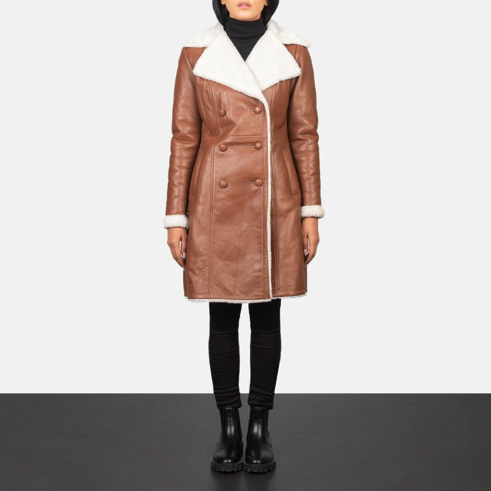 
Amie Brown Double Breasted Shearling Coat in Brown Sheepskin Burnishing - Pamje ballore dhe siluetë e përshtatur | Bli online