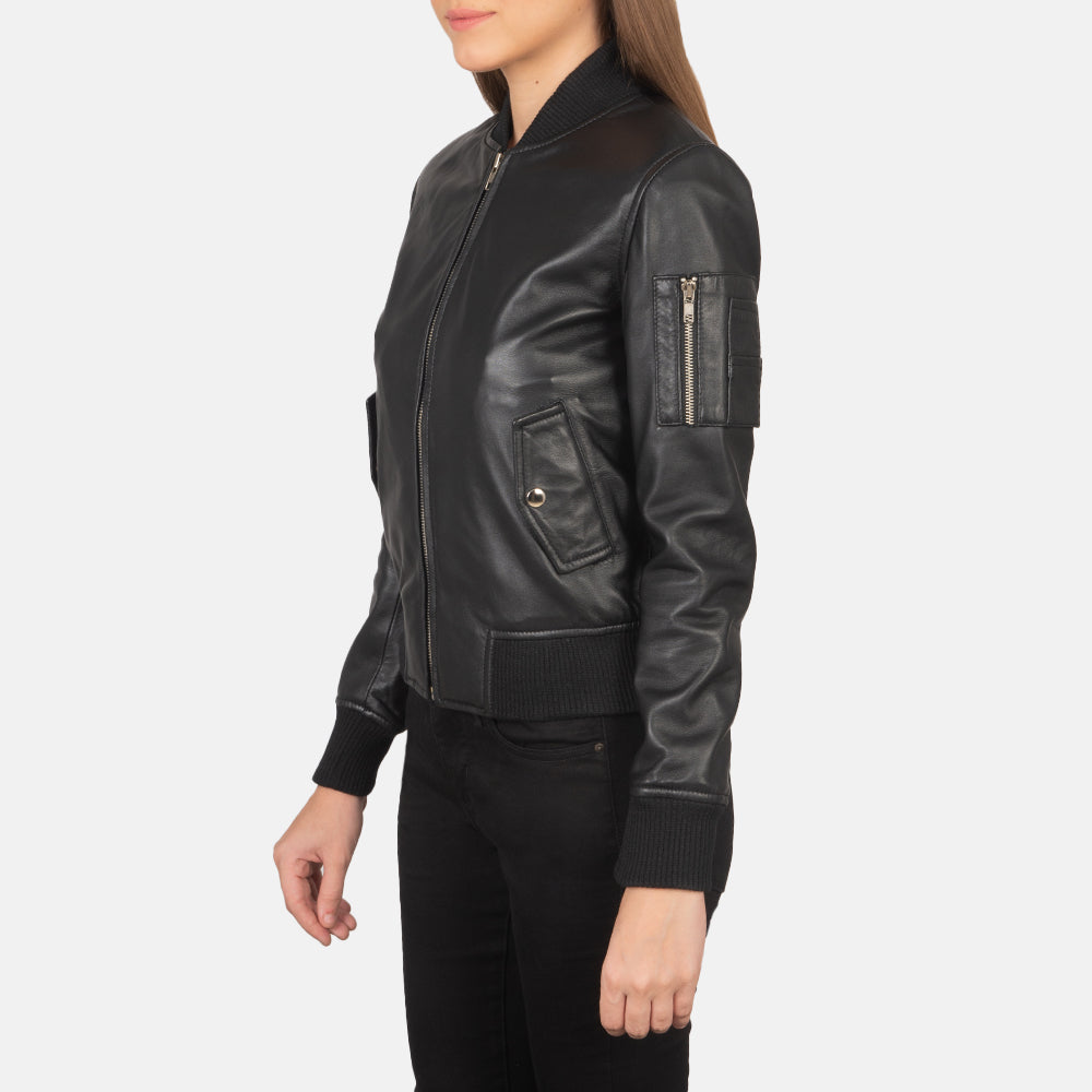 
Black Sheepskin Leather Bomber Jacket - Pamje e pasme me supe të theksuara dhe buzë të pastër