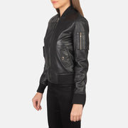 
Black Sheepskin Leather Bomber Jacket - Pamje e pasme me supe të theksuara dhe buzë të pastër