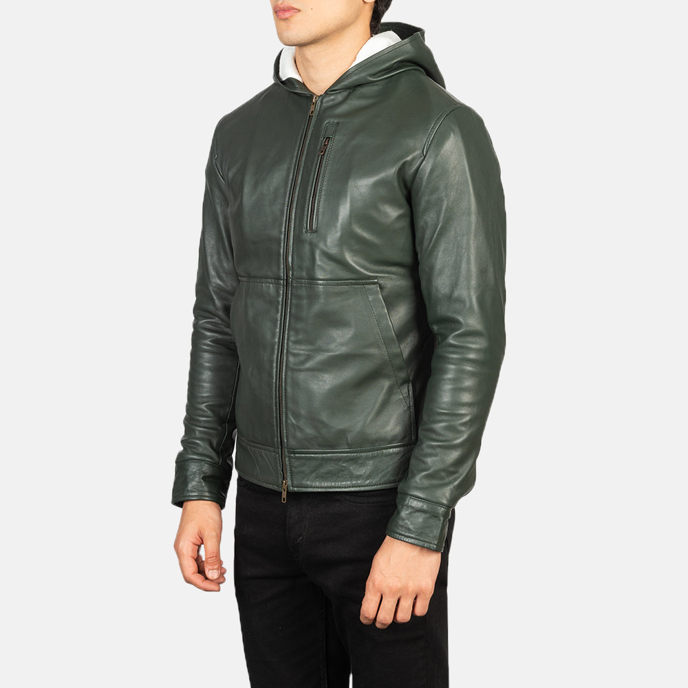 
Pamje e veshur në trup:  Baston Black Hooded Leather Bomber Jacket në model në dritë natyrale dite