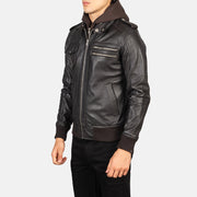 
Pamje e veshur në trup:  Bravado Black Hooded Leather Bomber Jacket në model në dritë natyrale dite