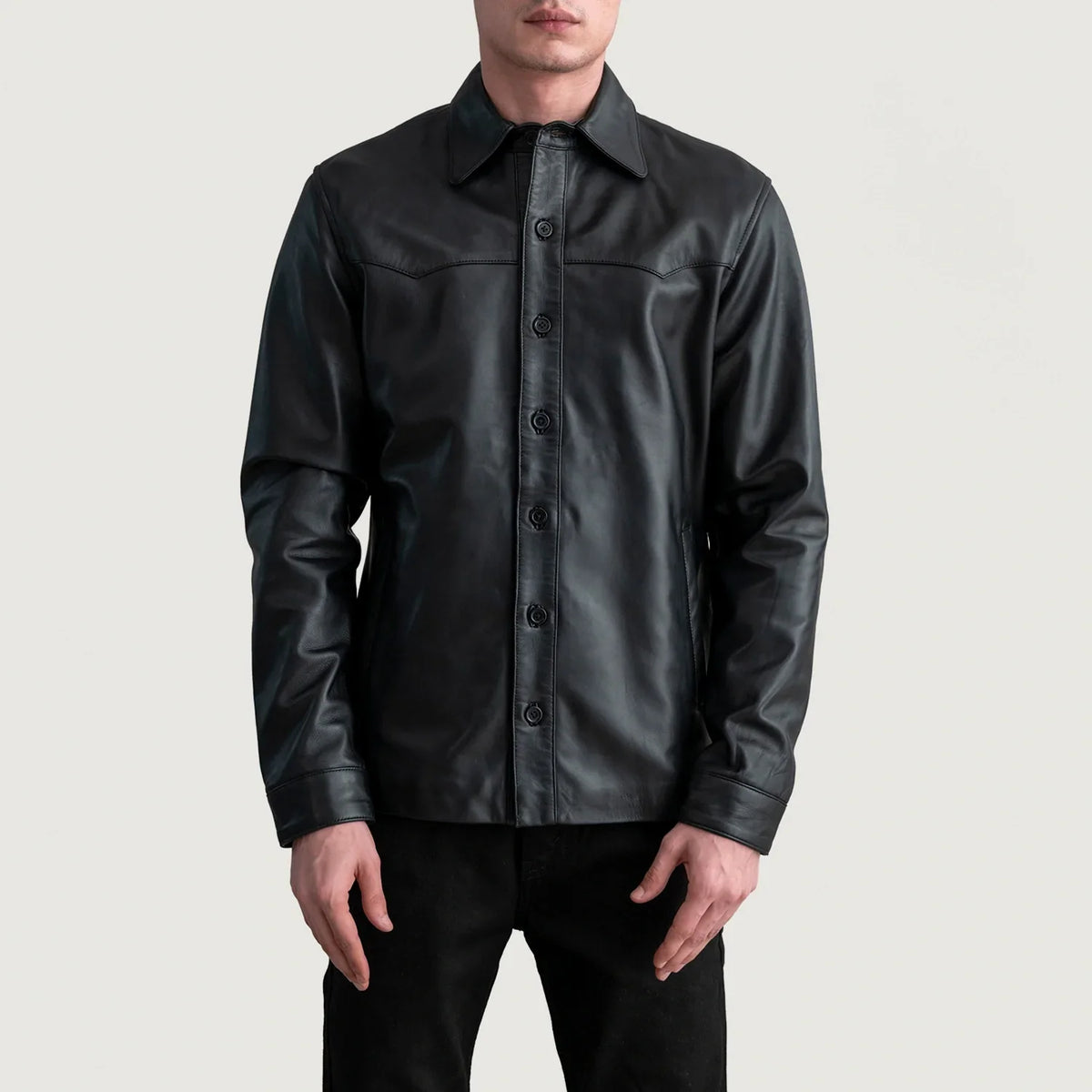 
Bronco E zezë Leather Shirt për Meshkuj - Pamje anësore me prerje ergonomike të mëngëve