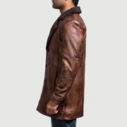 
Detaje nga afër of Notch & Button Hardware on Cinnamon Distressed Leather Fur Pallto Lëkure për Meshkuj