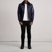 
Detaje nga afër of Removable faux fur collar & Zipper Hardware on Clyde B-15 Blu Xhaketë Bomber Lëkure për Meshkuj