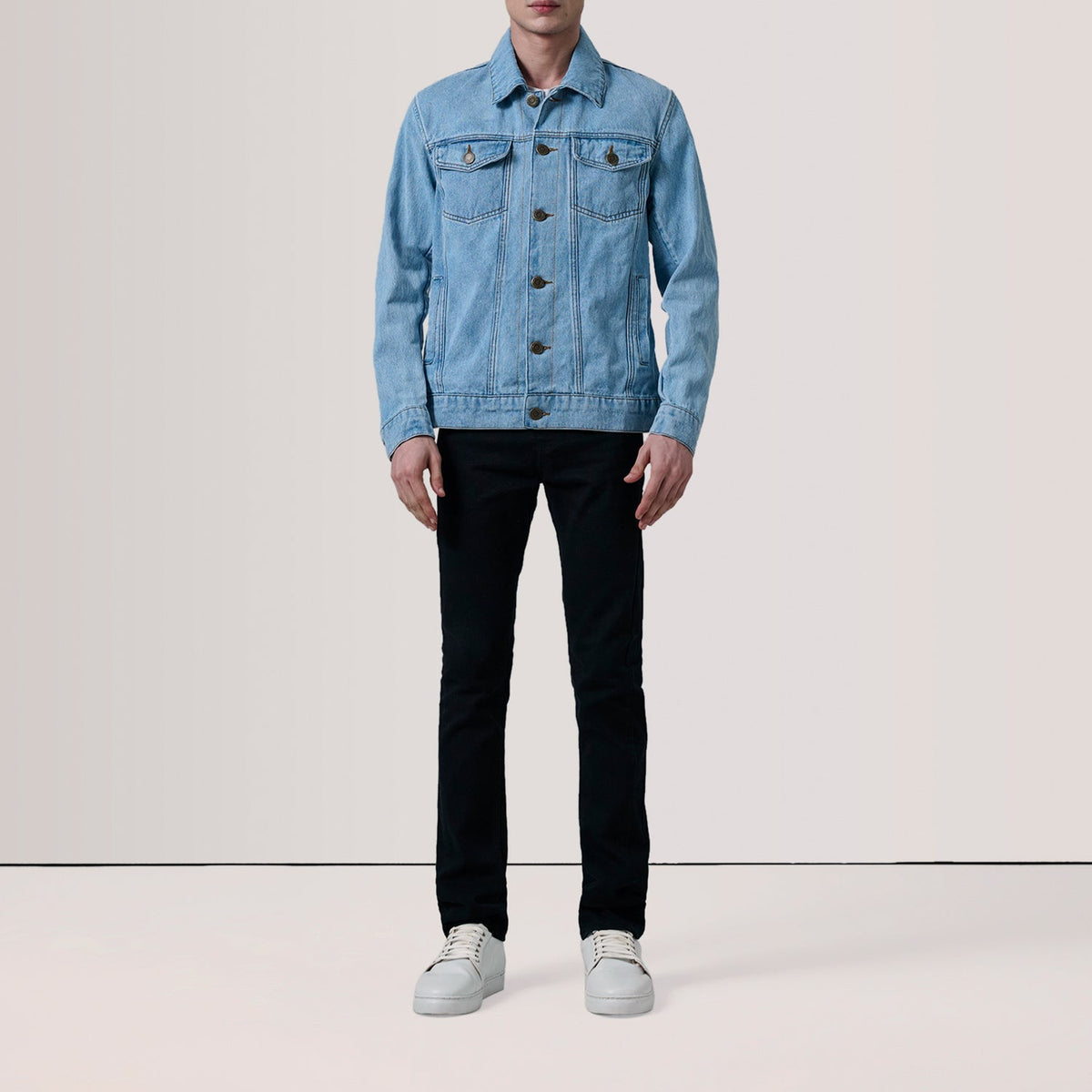 
Light Blue Full-Grain leather Jacket - Pamje e pasme me supe të theksuara dhe buzë të pastër