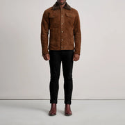 
Dallis Kafe Suede Shearling Trucker Xhaketë Lëkure për Meshkuj - Pamje anësore me prerje ergonomike të mëngëve