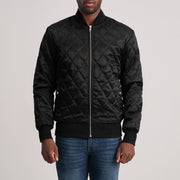 
Danson E tegelisur E zezë Varsity Xhaketë Lëkure për Meshkuj in Black Satin - Pamje ballore dhe siluetë e përshtatur | Bli online