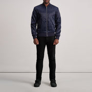 
Detaje nga afër of Varsity & Zipper Hardware on Danson E tegelisur Blu Varsity Xhaketë Lëkure për Meshkuj
