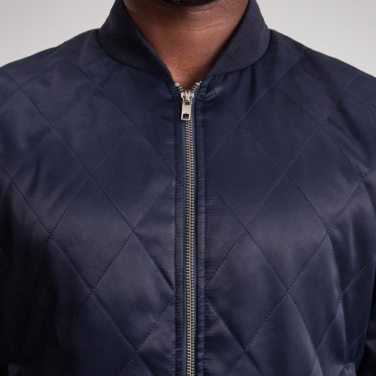 
Pamje e brendshme Showing Polyester Lining & Dy xhepa të brendshëm funksionalë