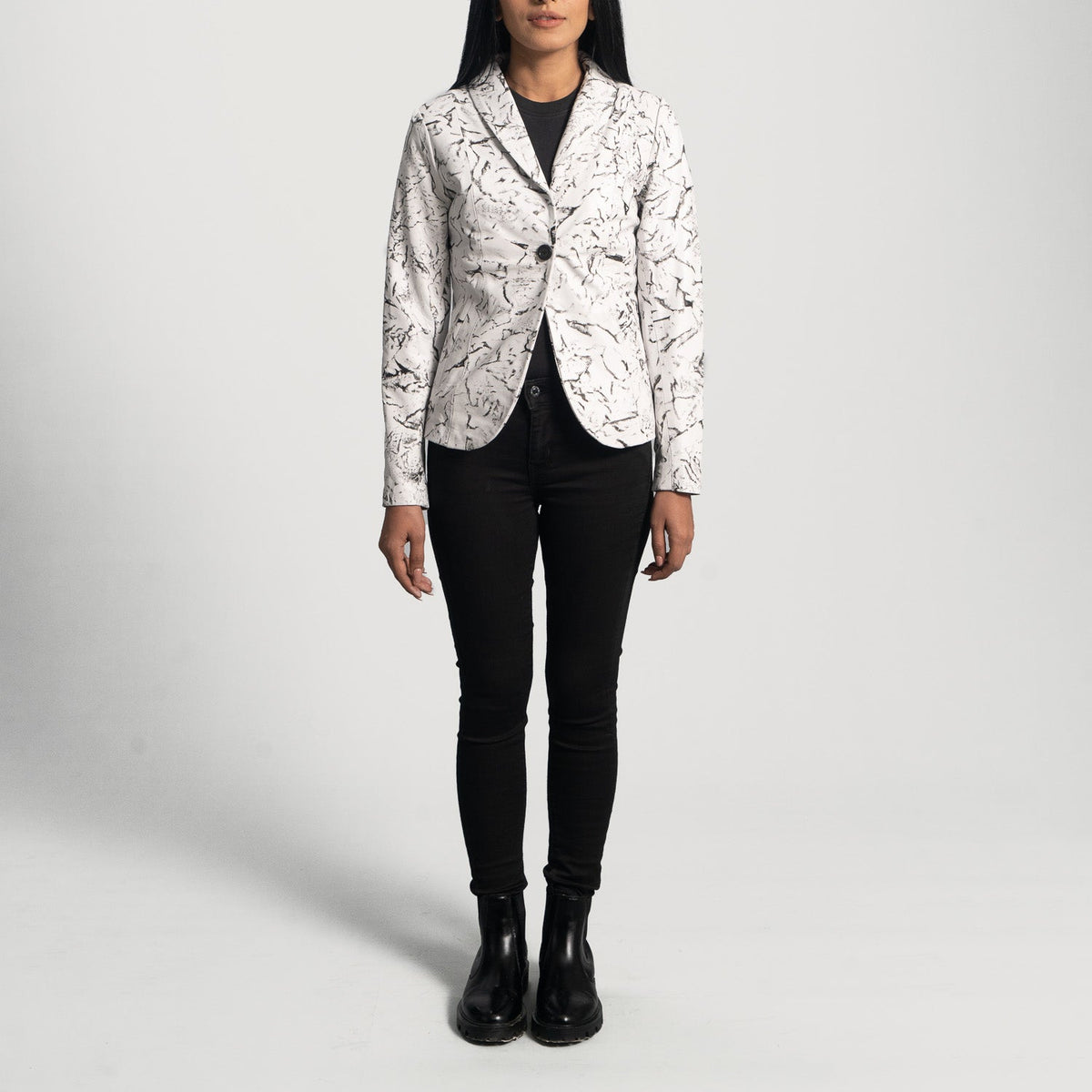 
Detaje nga afër of Notch & Button Hardware on Donna Blake White Xhaketë Xhaketë Blazer Lëkure Lëkure për Femra