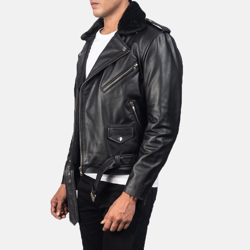 
Black Cowhide Leather Biker Jacket - Pamje e pasme me supe të theksuara dhe buzë të pastër
