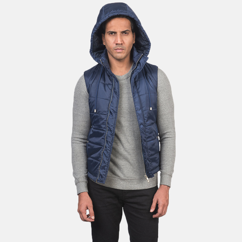 
Detaje nga afër of Band with Removable Hood & Zipper with dual puller and wind flap Hardware on Fuston Blu Jelek me kapuç i ngrohtë për Meshkuj
