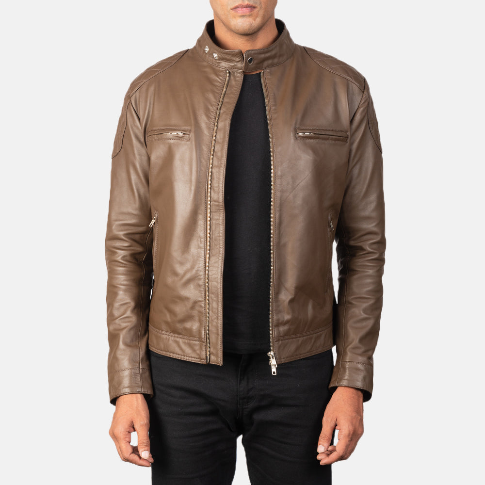 
Gatsby Mocha Xhaketë Motociklisti Lëkure për Meshkuj in Dark Brown Sheepskin Leather - Pamje ballore dhe siluetë e përshtatur | Bli online